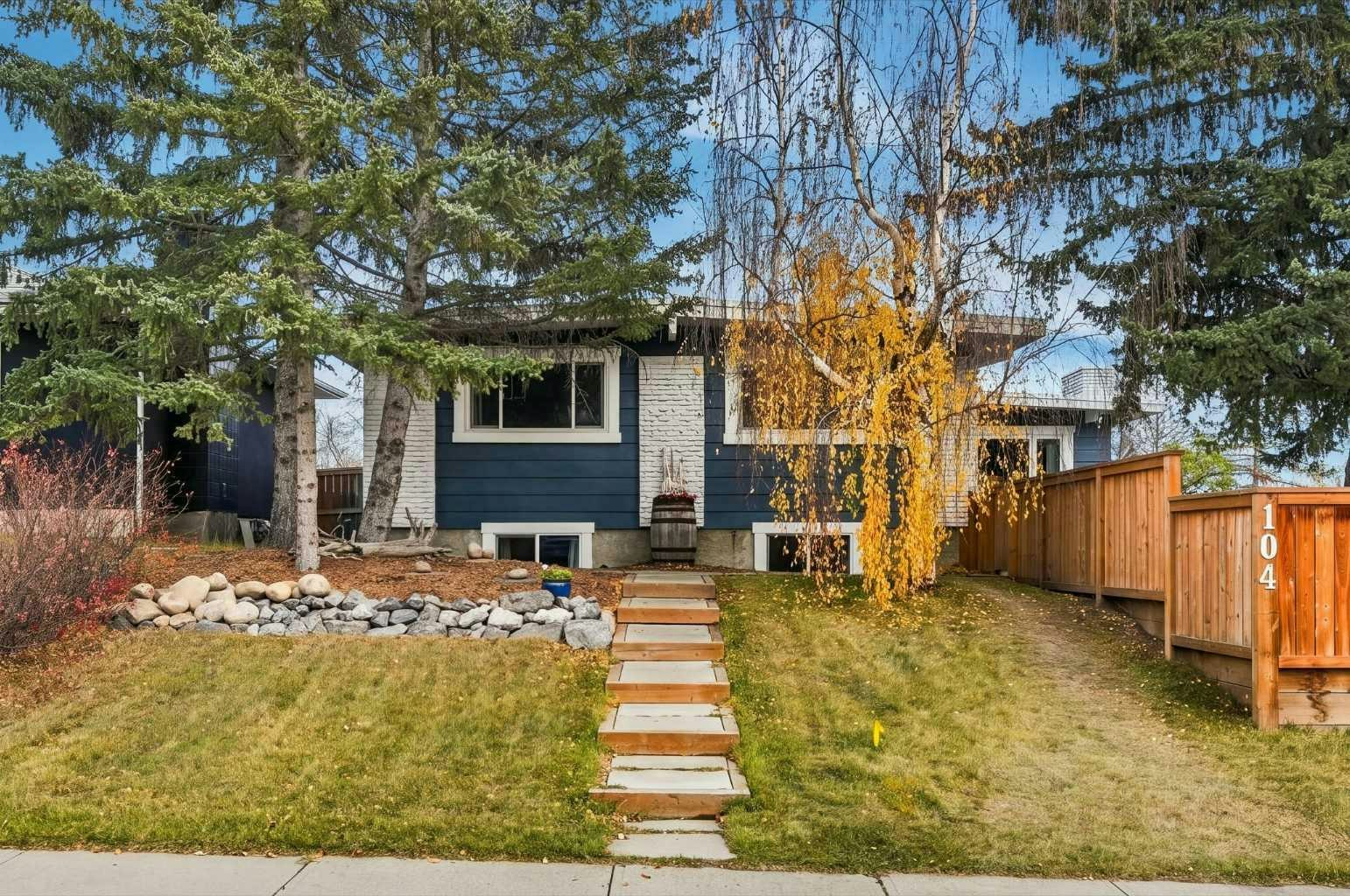 104 Cantree Place SW, Calgary, AB, T2W 2K2