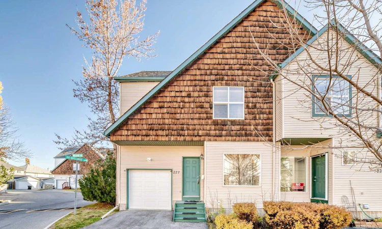 227 Bridlewood View SW