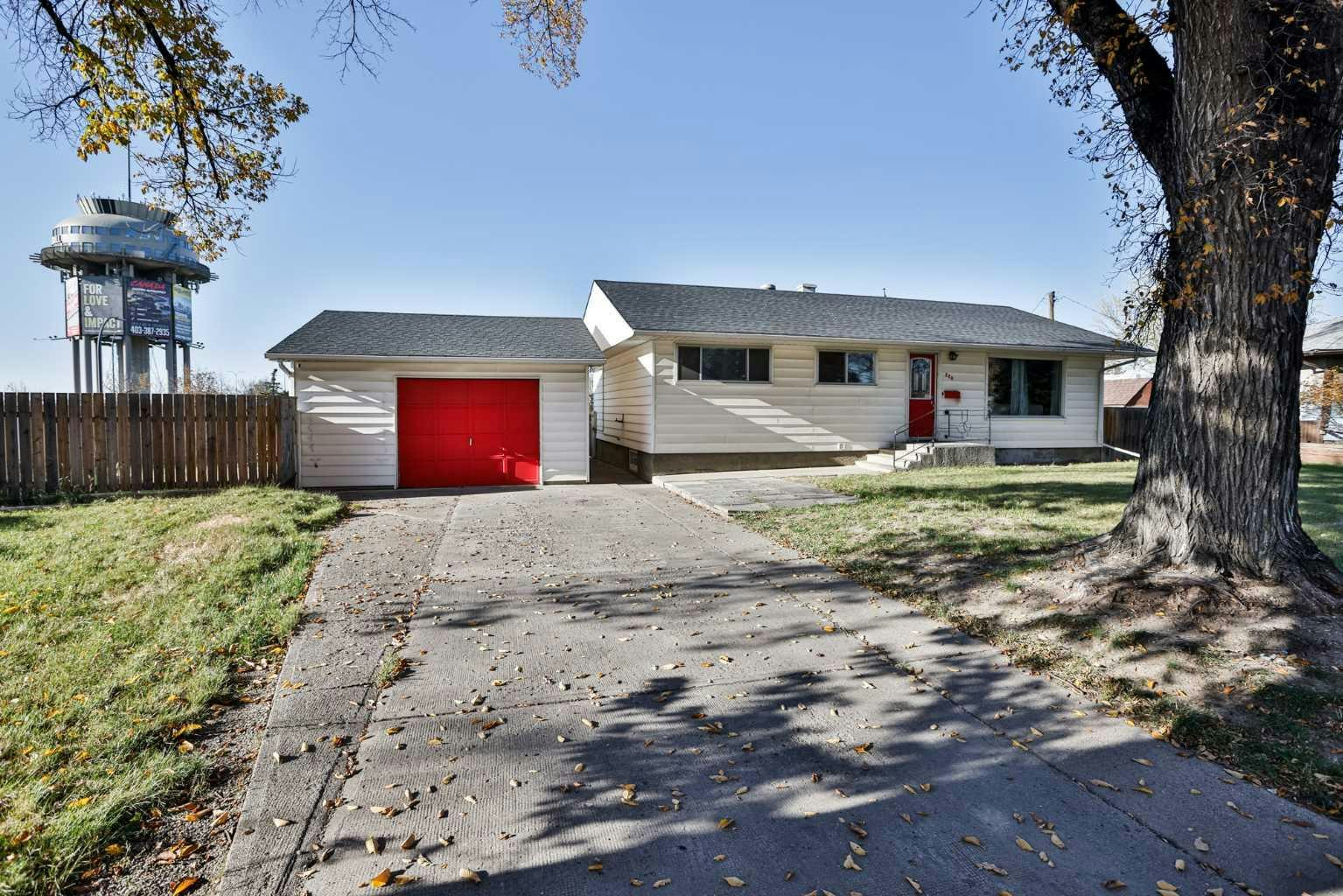 220 23 Street S, Lethbridge, AB, T1J 3M6