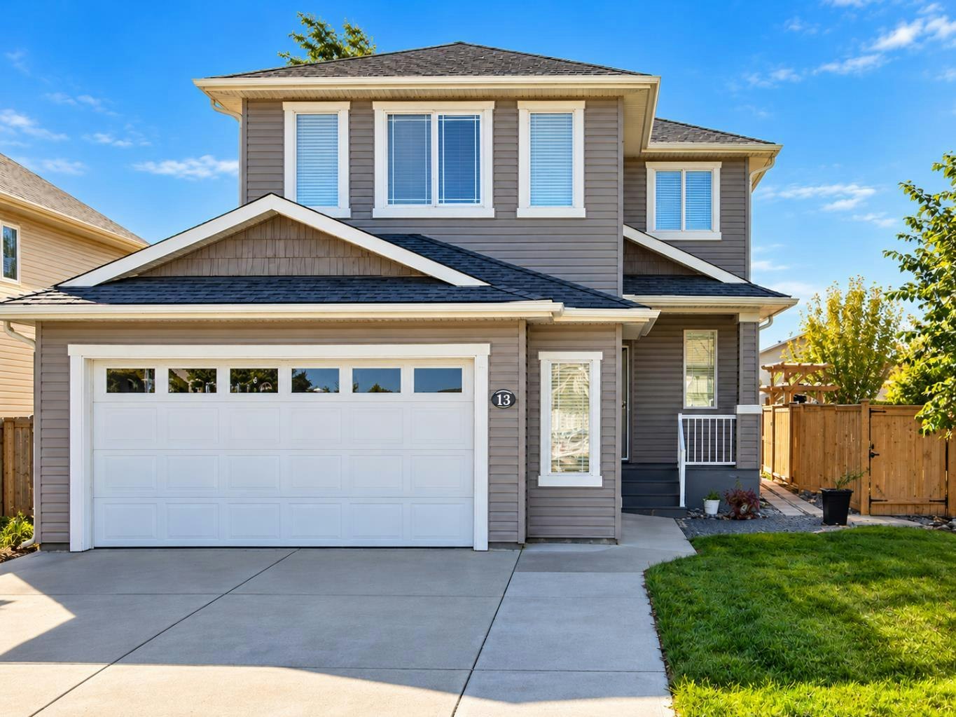 14 Thyrza Burkitt Place, Lethbridge, AB, T1H 5M5