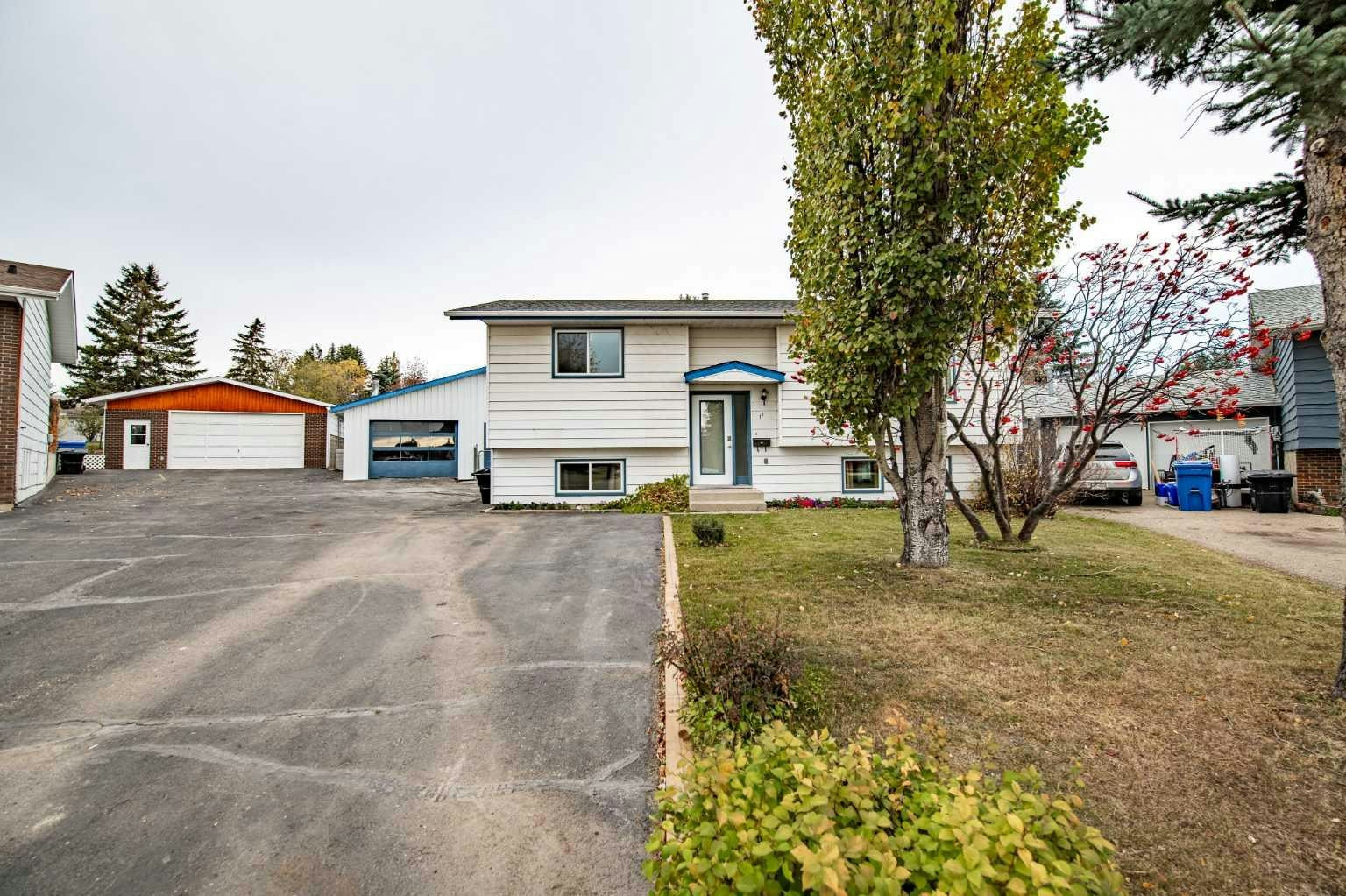 11 Jay Court, Lacombe, AB, T4L 1R3