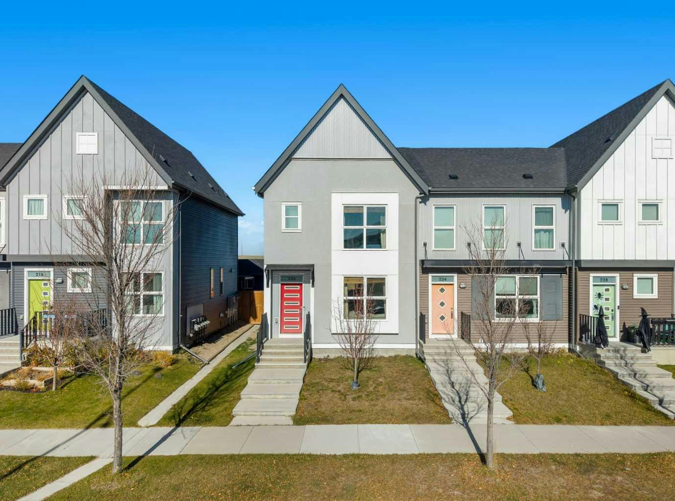 220 Livingston View NE, Calgary, AB, T3P 0Z9
