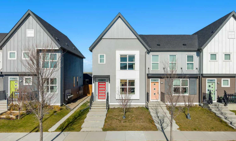 220 Livingston View NE