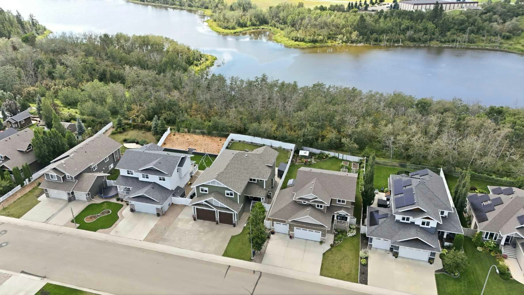 35 Erica Drive, Lacombe, AB, T4L 0H3