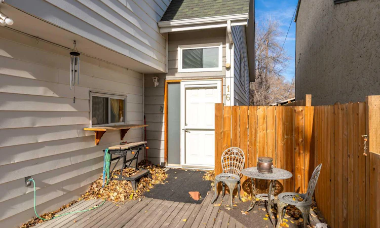16 6 Avenue SE