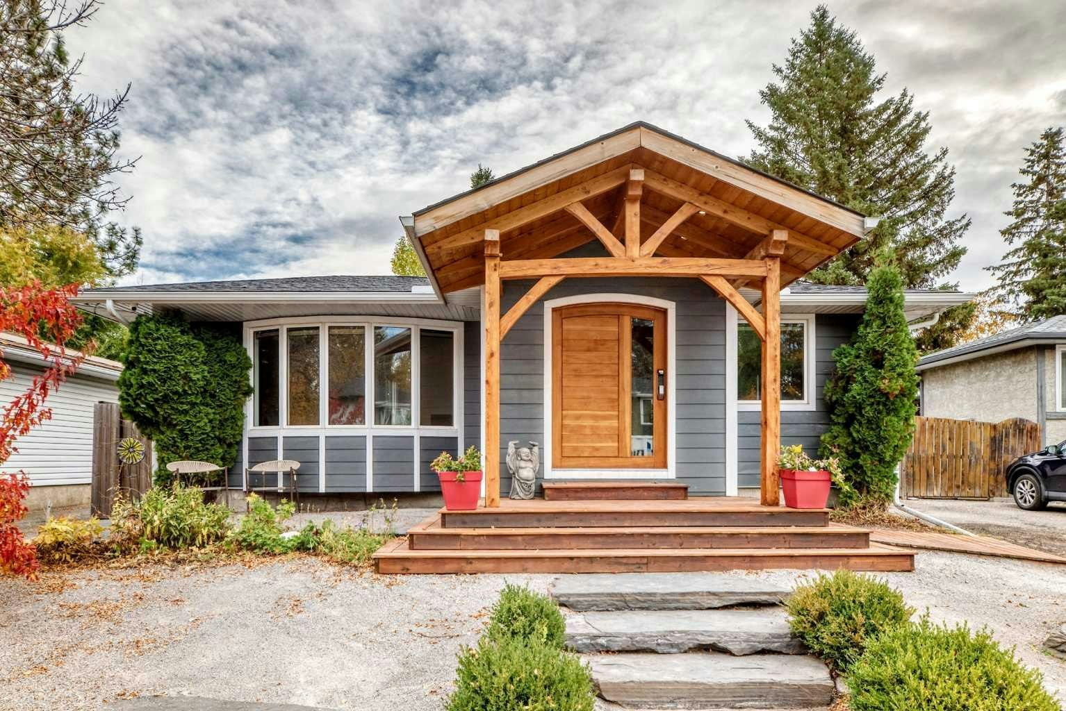 448 Cantrell Drive SW, Calgary, AB, T2W 2K7
