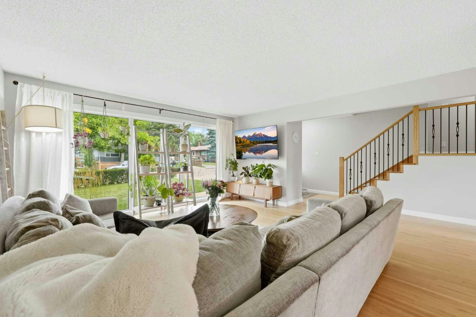 9 Foxwell Road SE, Calgary, AB, T2H 1A4