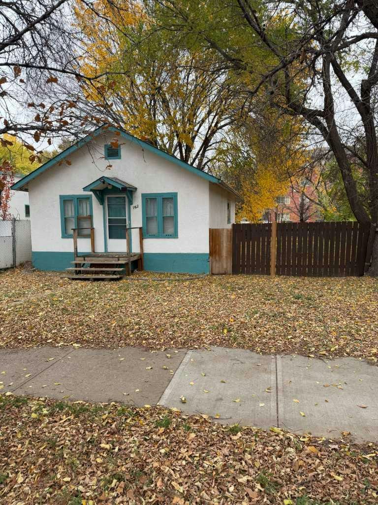 762 9 Street SE, Medicine Hat, AB, T1A 1P4