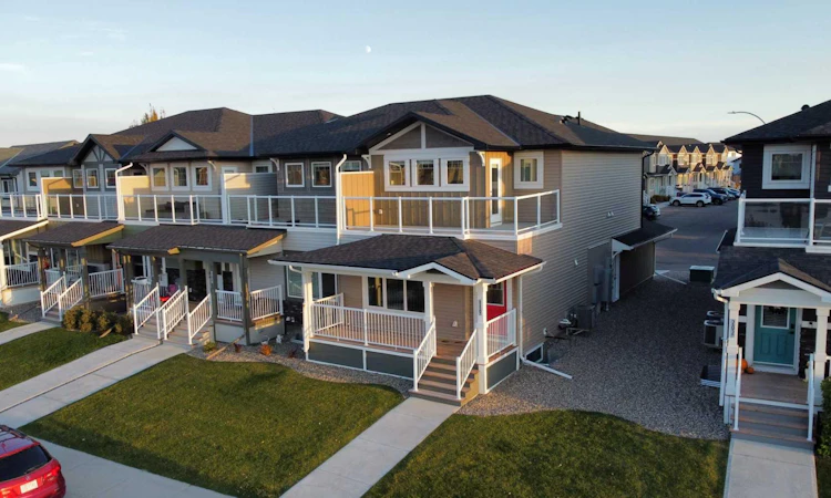 110-210 Firelight Way W