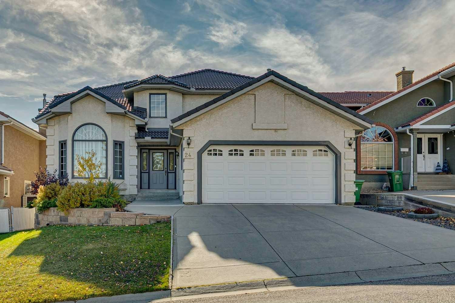 24 Signature Point SW, Calgary, AB, T3H 3B9