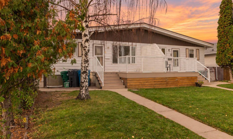 6 Cayuga Crescent W