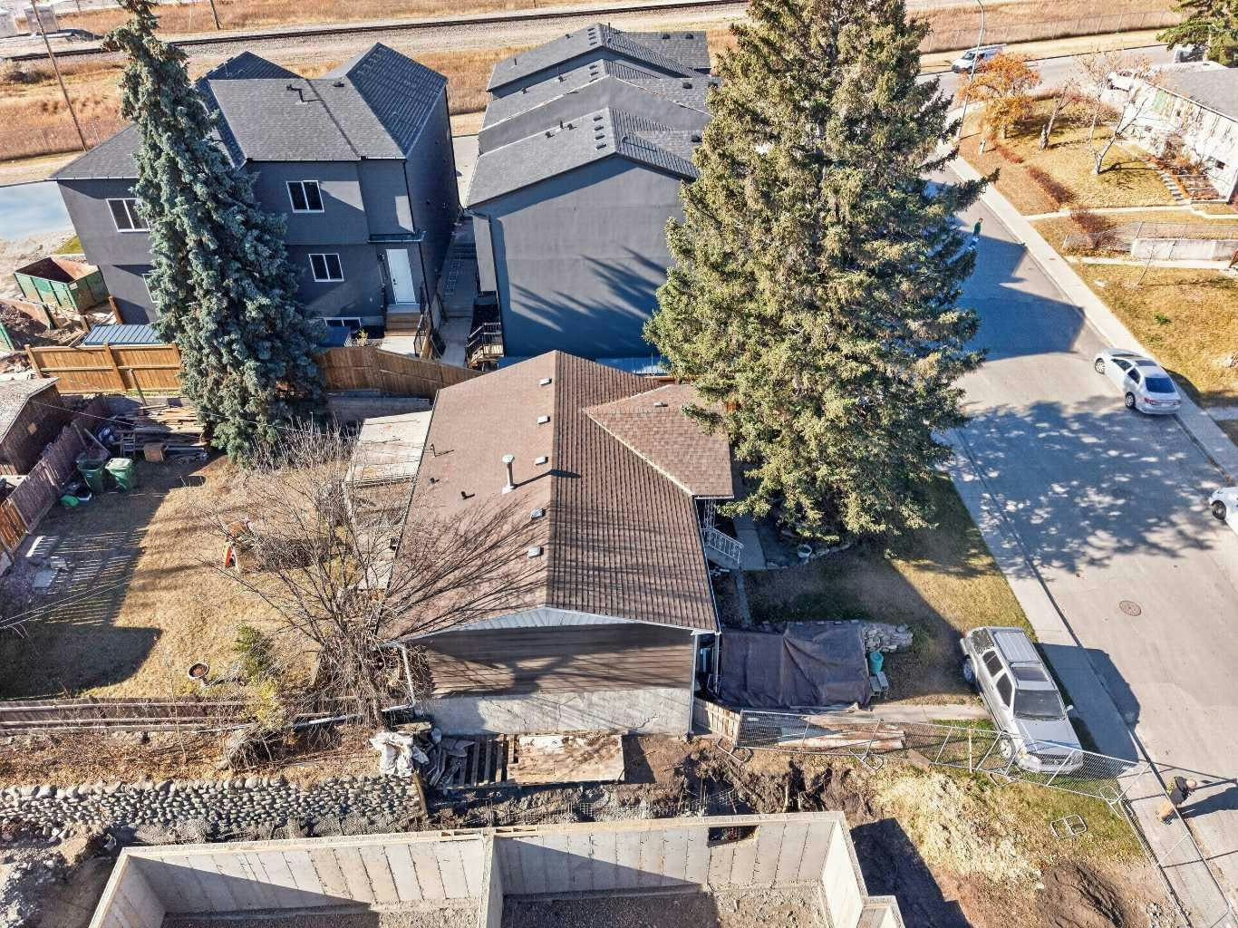 6503 33 Avenue NW, Calgary, AB, T3B 1K9