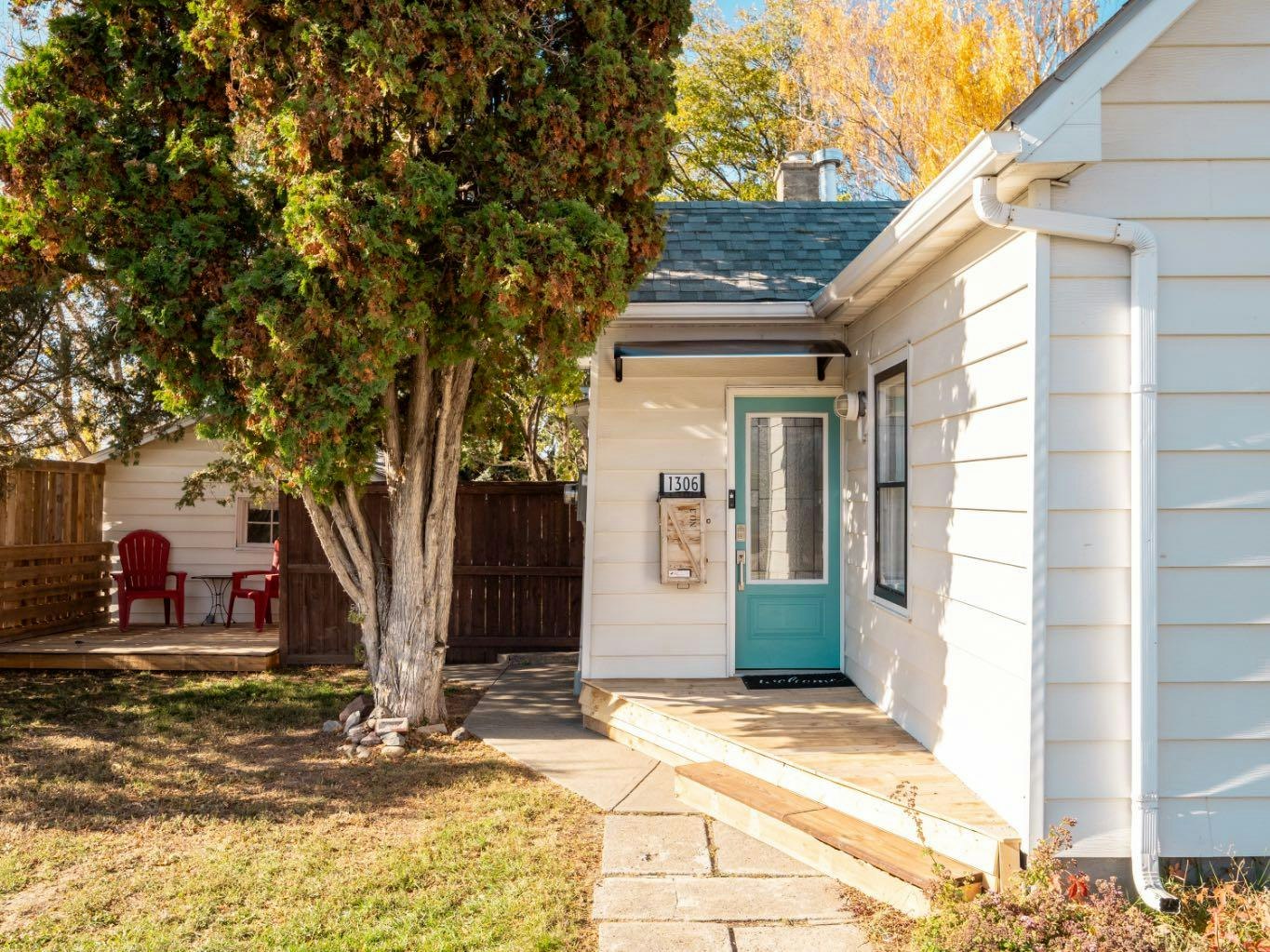 1306 9 Street N, Lethbridge, AB, T1H 1Z9