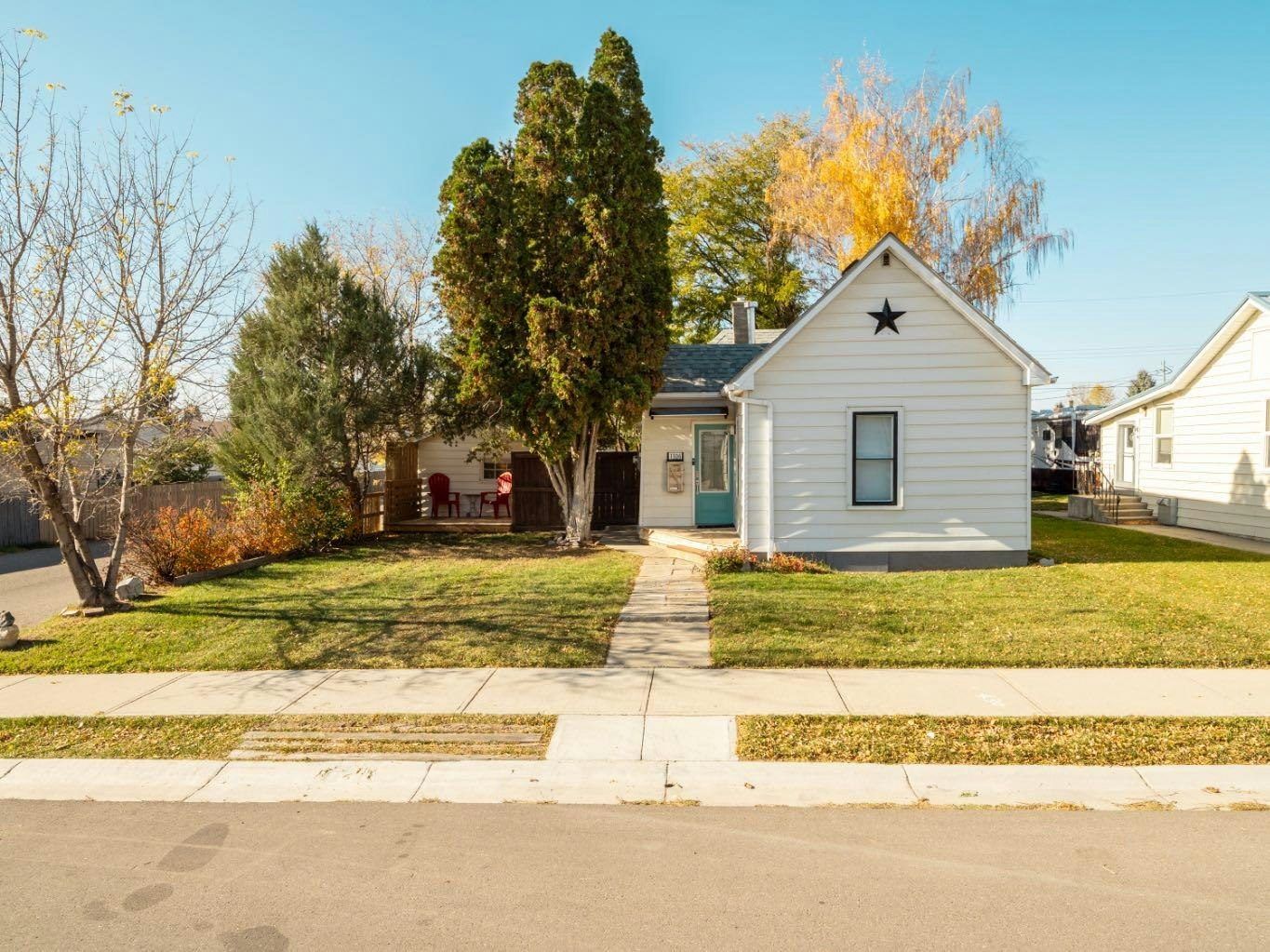 1306 9 Street N, Lethbridge, AB, T1H 1Z9