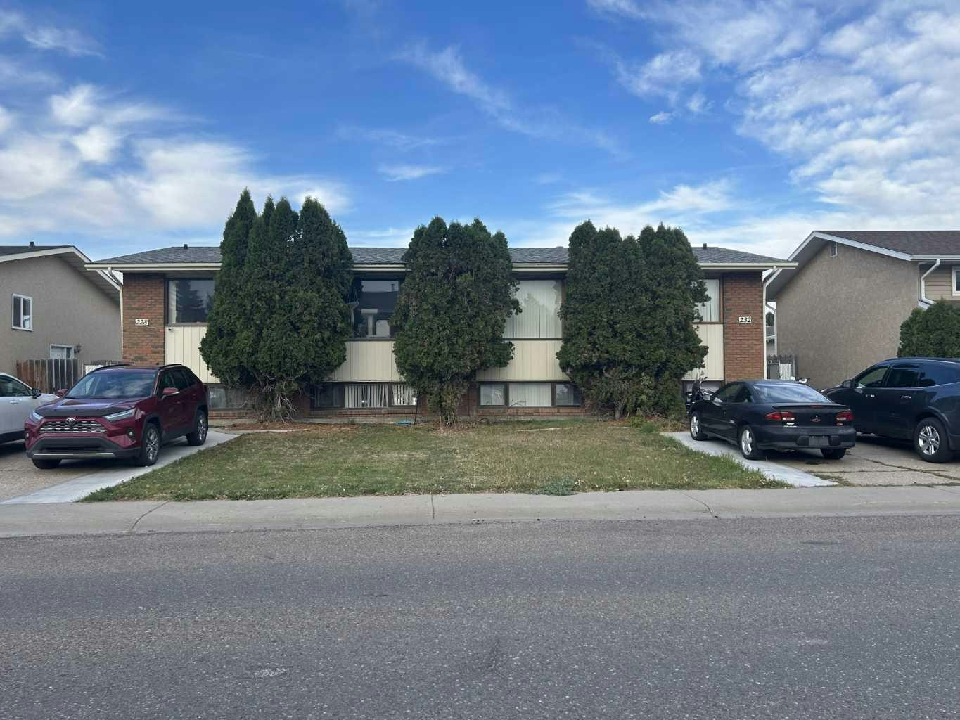 228 & 232 Ross Glen Drive SE, Medicine Hat, AB, T1B 3A4