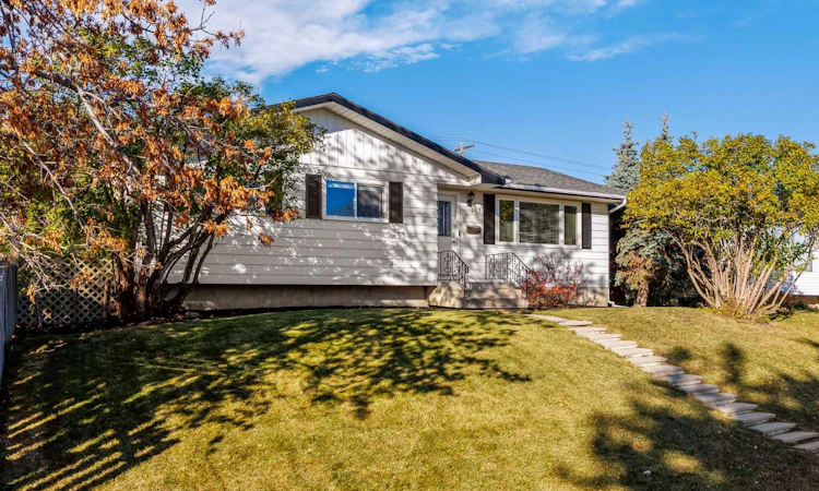 907 Canfield Crescent SW
