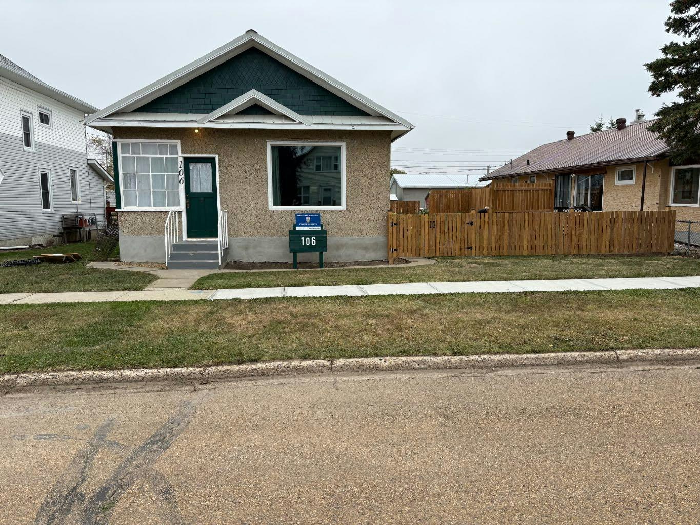 106 4 Avenue E, Hanna, AB, T0J 1P0