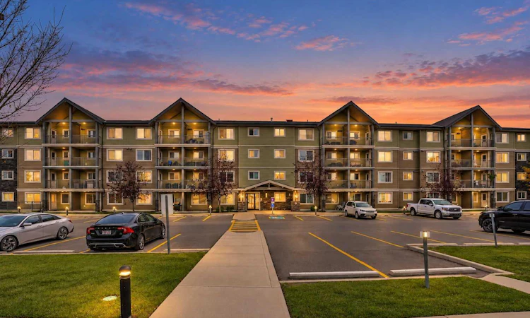 1204-181 Skyview Ranch Manor NE