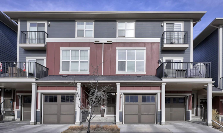 704-428 Nolan Hill Drive NW