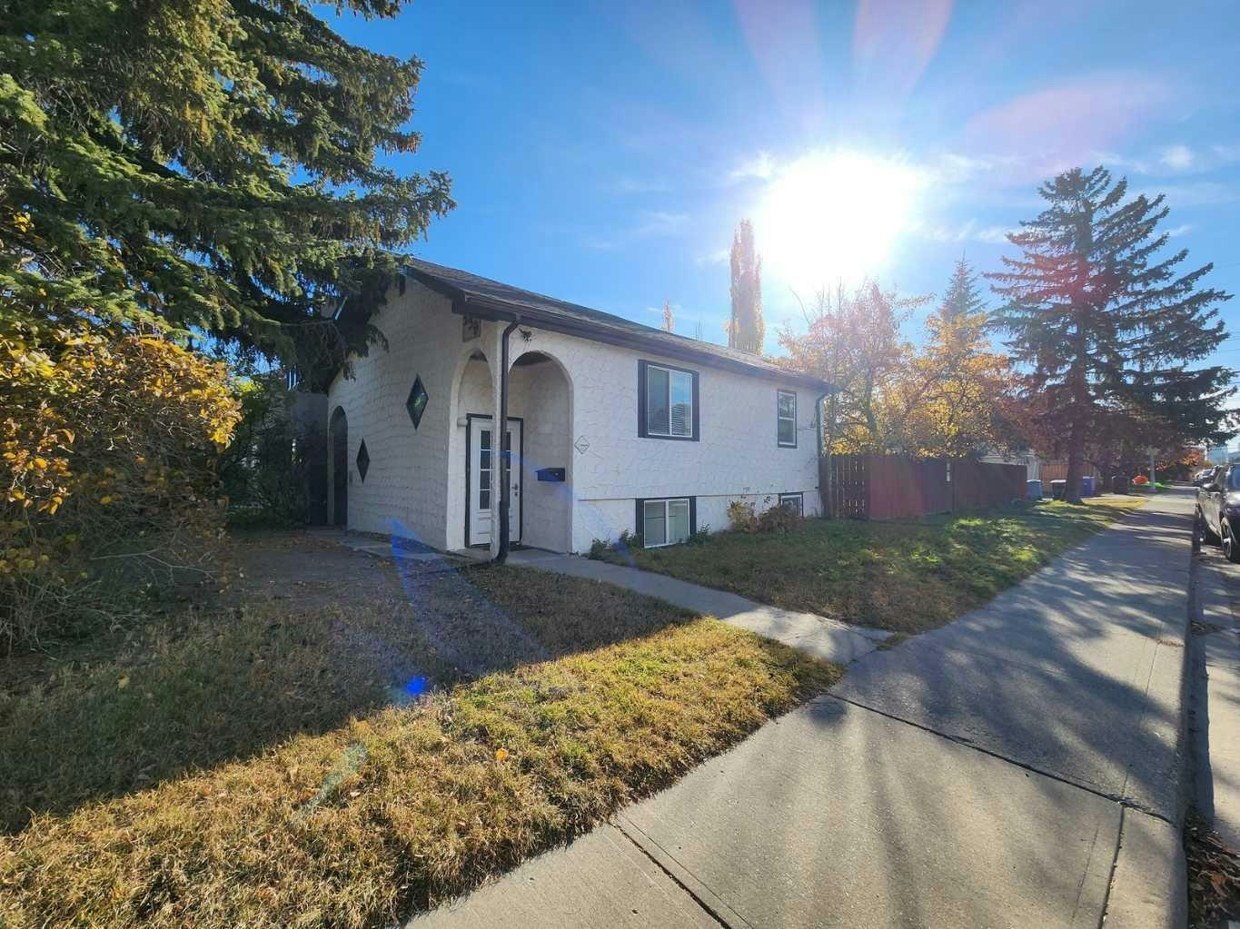 239 30 Avenue NW, Calgary, AB, T2M 2N3
