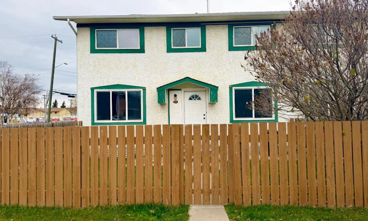 29-110 Tamarack Avenue
