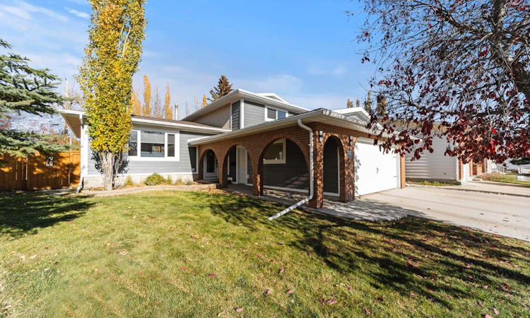 6310 43a Avenue Close