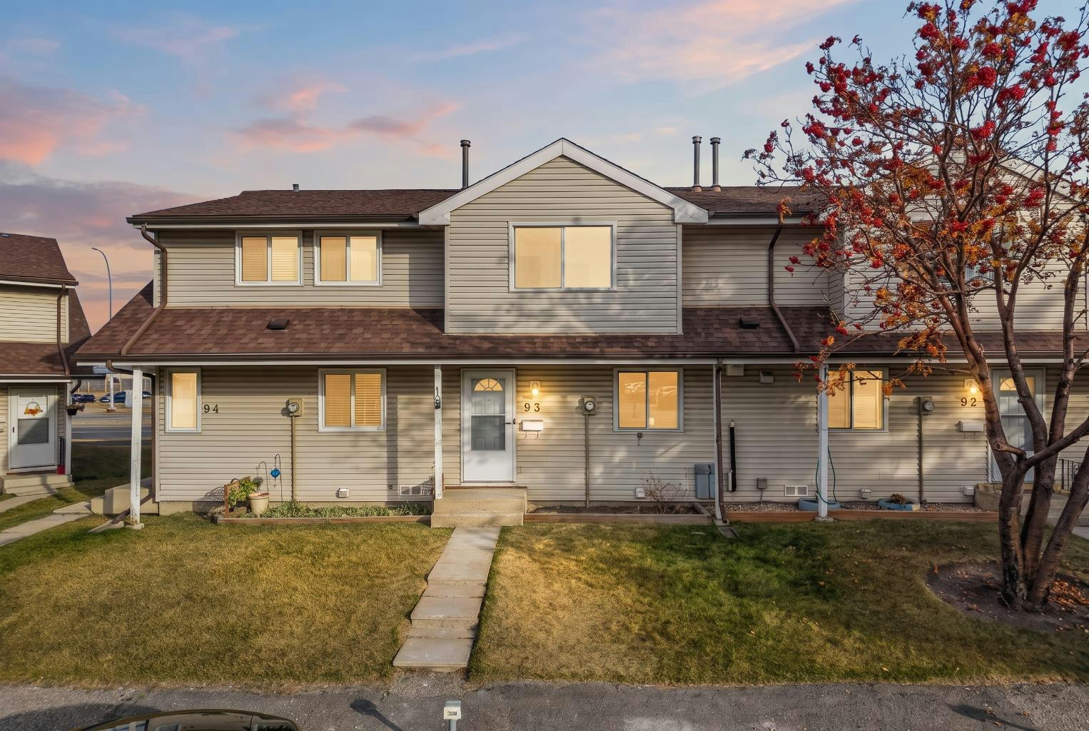 93-1555 Falconridge Drive NE, Calgary, AB, T3J 1L8