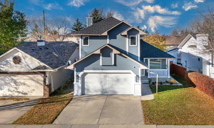 835 Coventry Drive NE