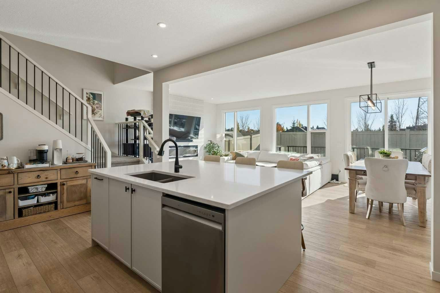 270 West Grove Lane SW, Calgary, AB, T3H 6K8