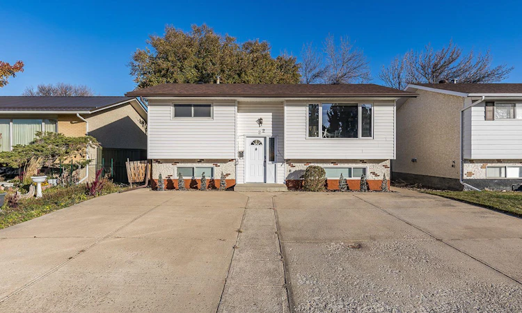 22 Hamilton Court NE