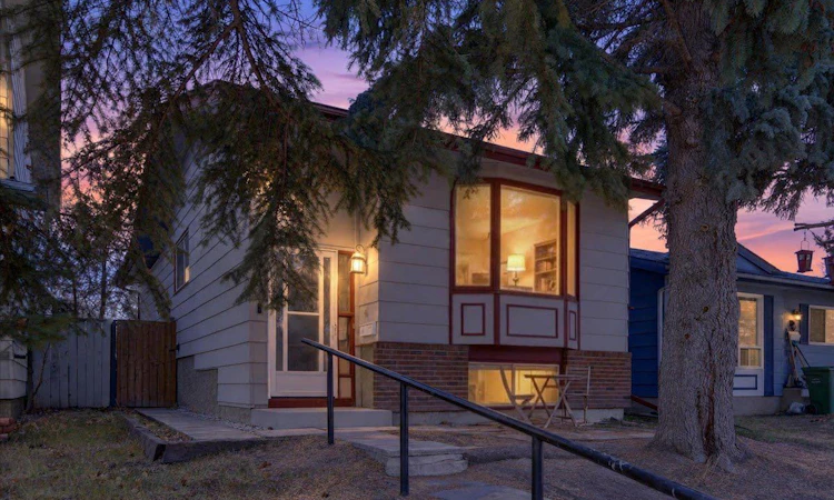 219 Sunvale Crescent SE