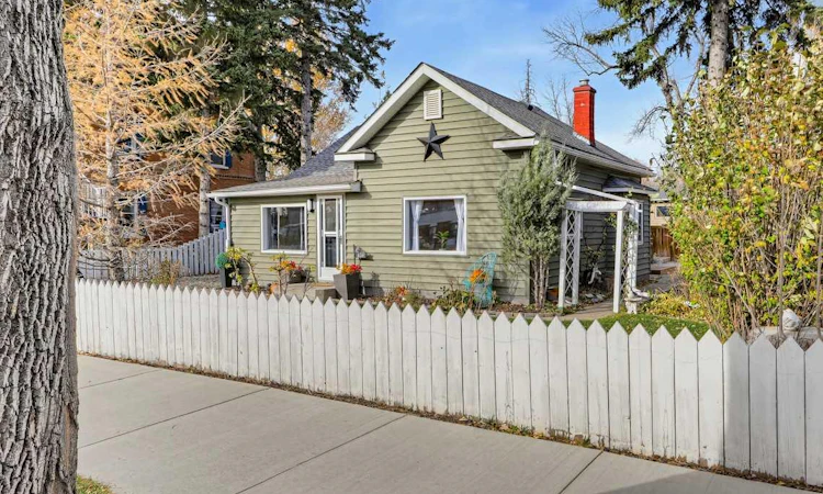 436 Macleod Trail SW
