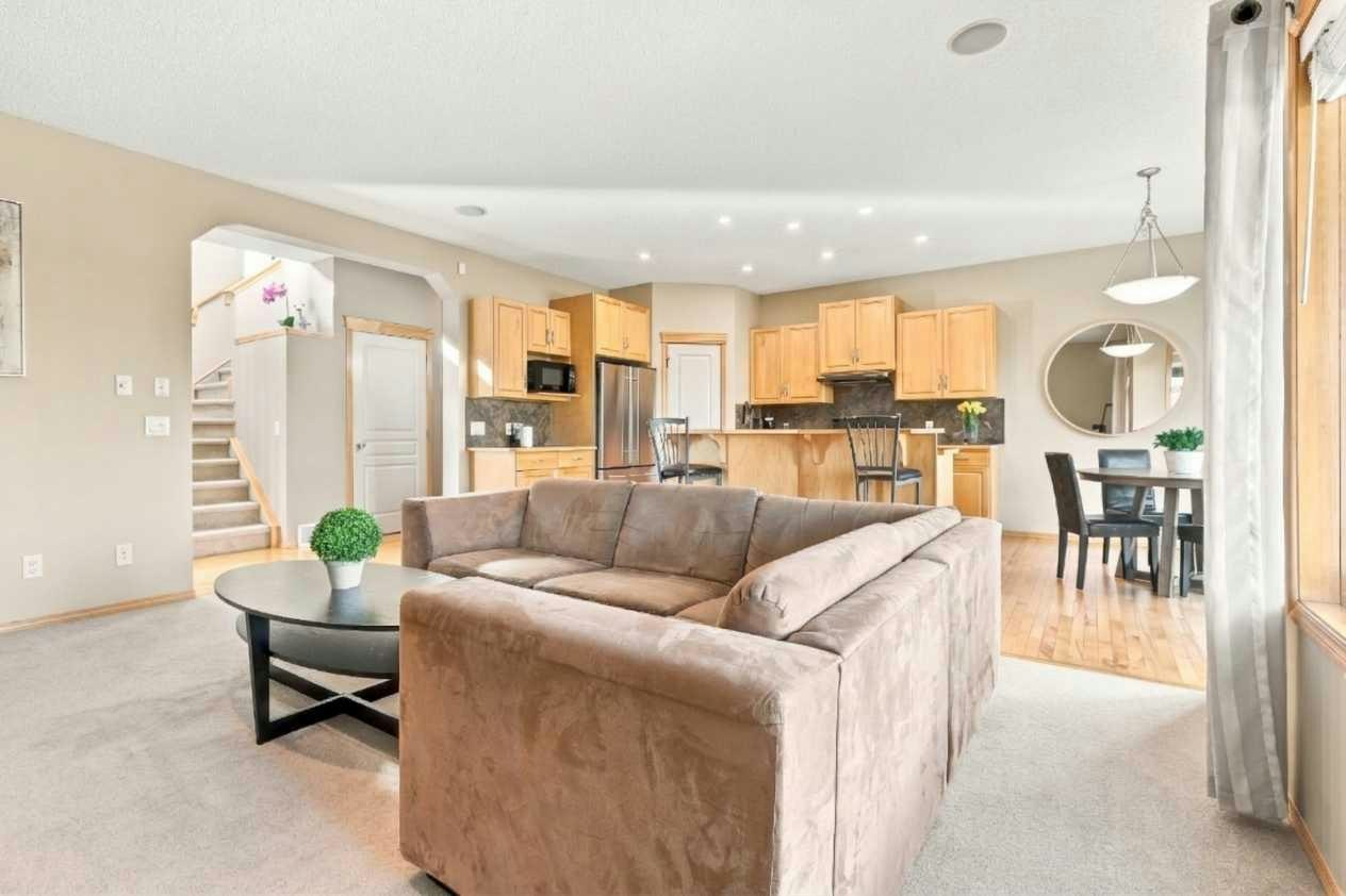 112 Eversyde Way SW, Calgary, AB, T2Y 4V5