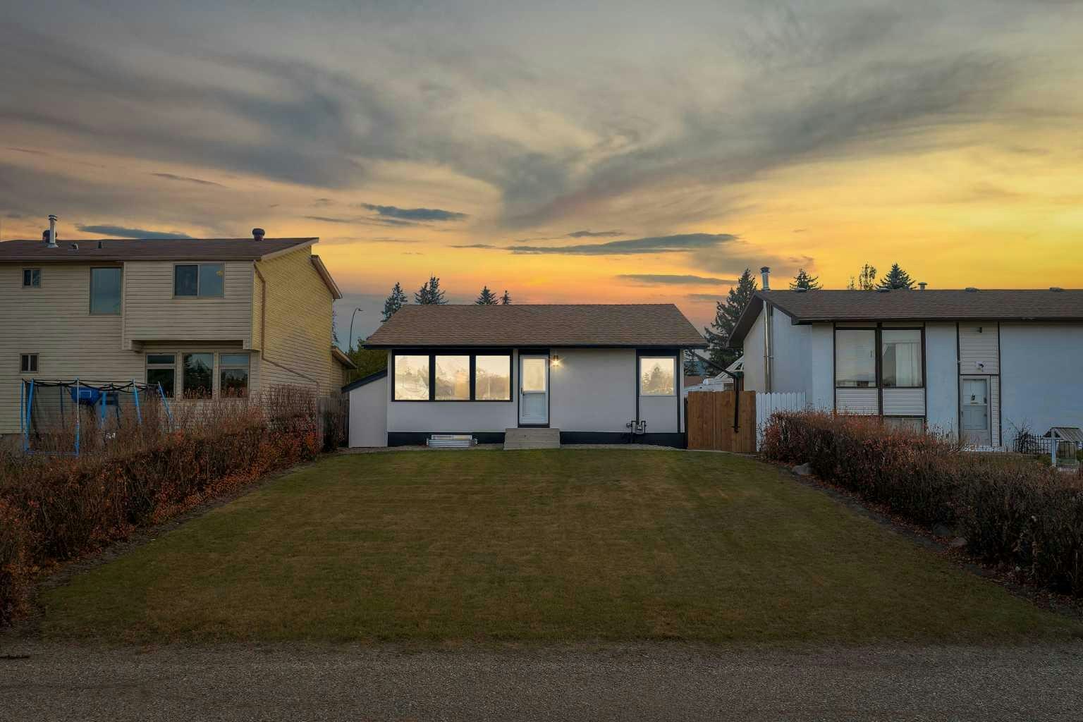 3032 32a Avenue SE, Calgary, AB, T2B 0J3