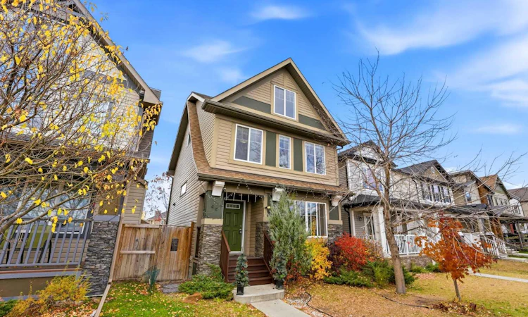 96 Copperpond Rise SE