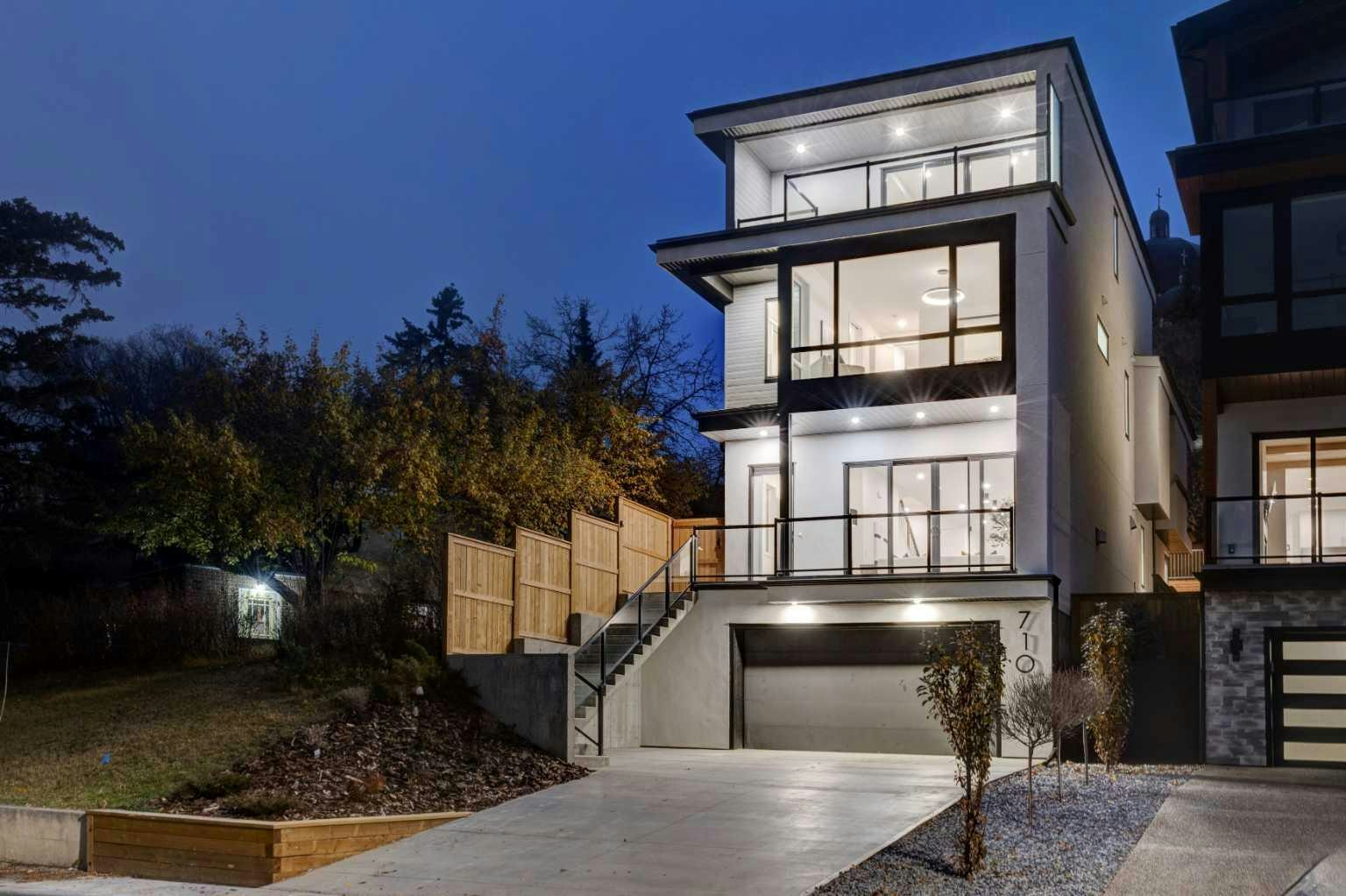 710 Bridge Crescent NE, Calgary, AB, T2E 5B5