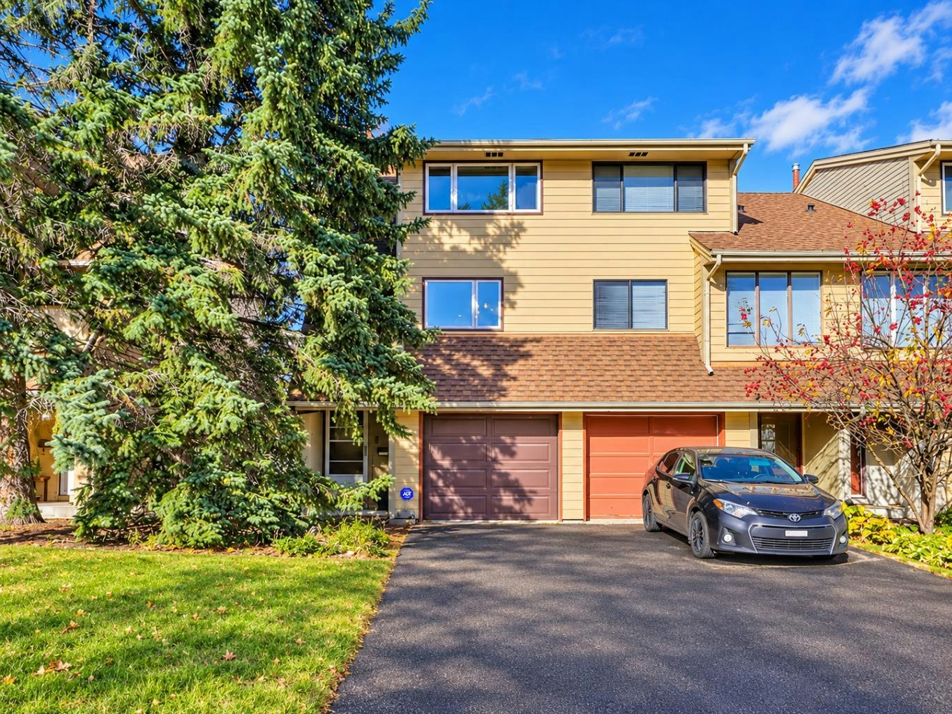 302 Woodvale Crescent SW, Calgary, AB, T2W 3P3