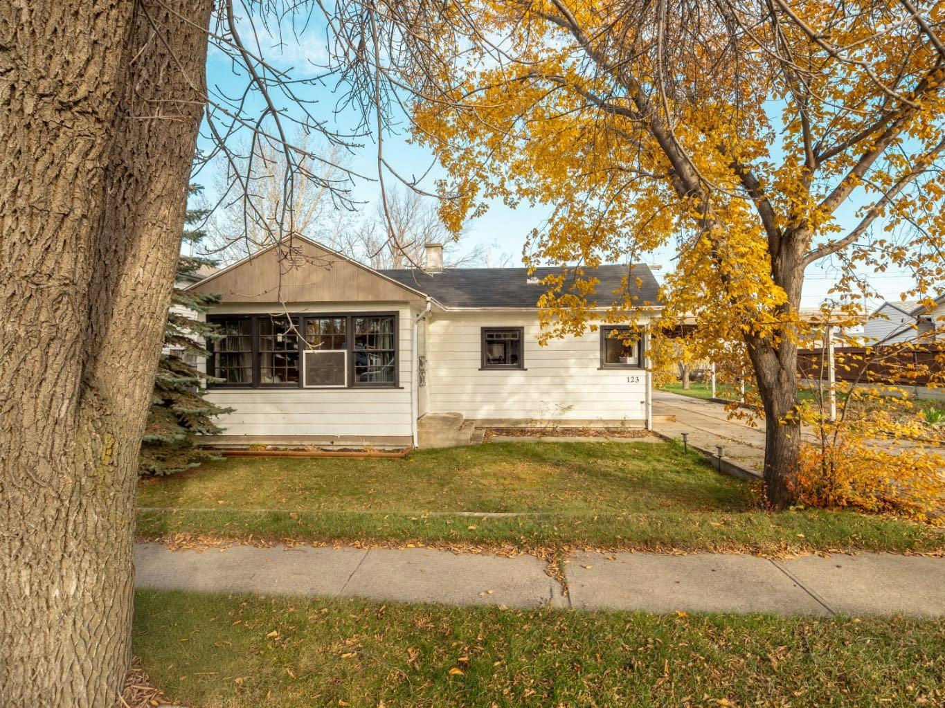 123 Noble Street, Lethbridge, AB, T0L 1S0