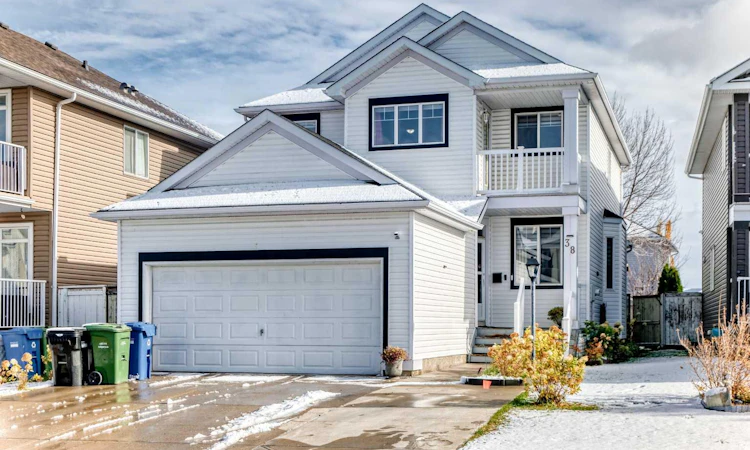 38 Coral Reef Crescent NE