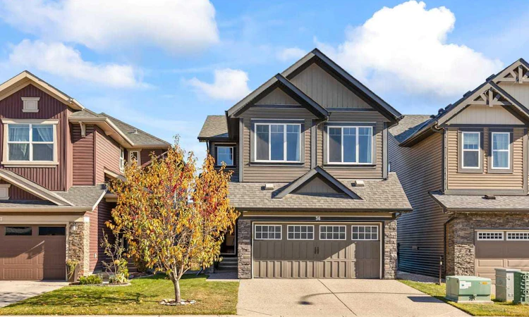 36 Cougar Ridge Manor SW