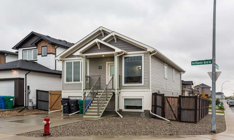 319 Northlander Bend W