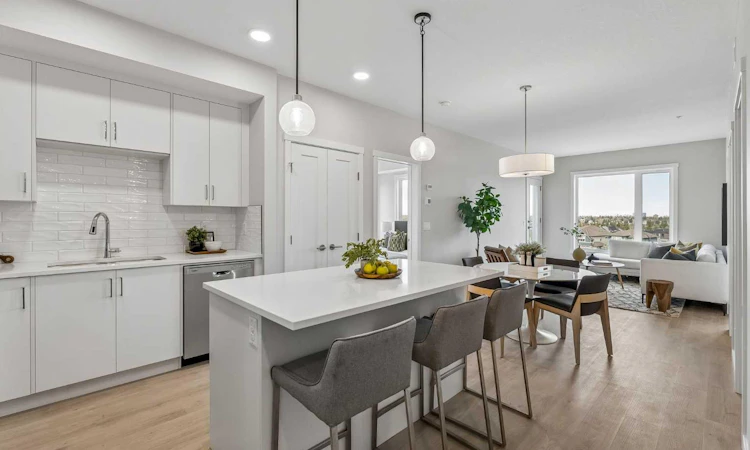 404-655 Shawnee Square SW