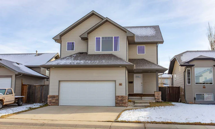 23 Lanterman Close