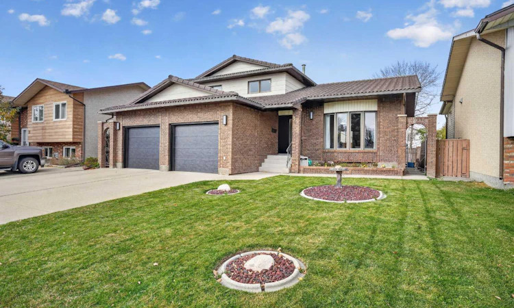 35 Ermineglen Road N