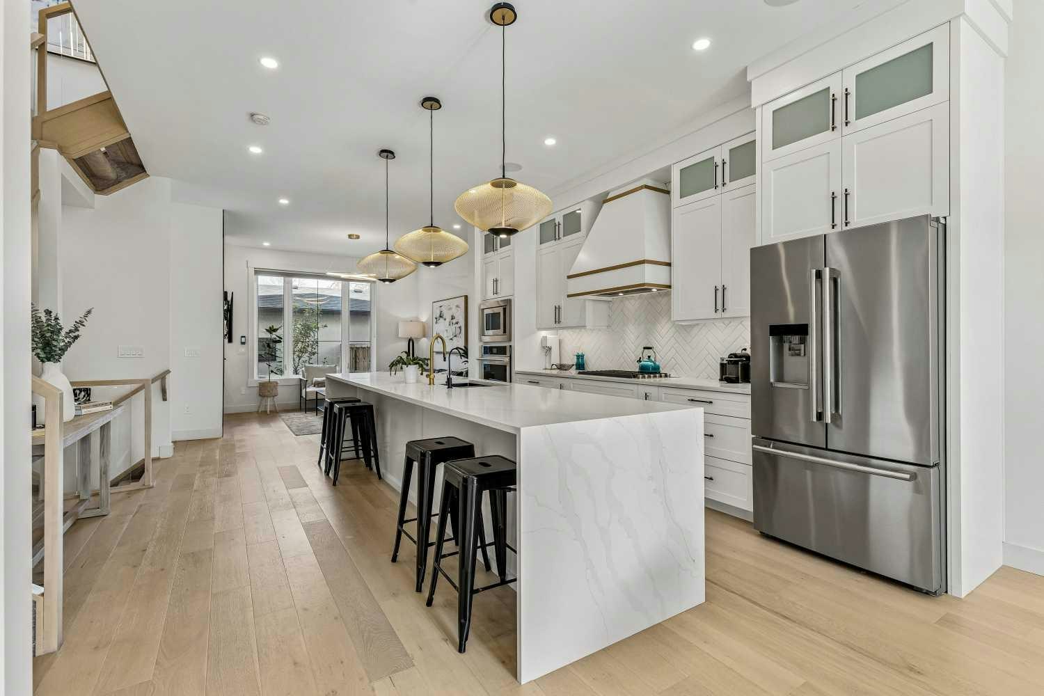 2132 53 Avenue SW, Calgary, AB, T3E 1K8