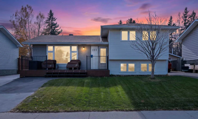 111 Lynnview Crescent SE
