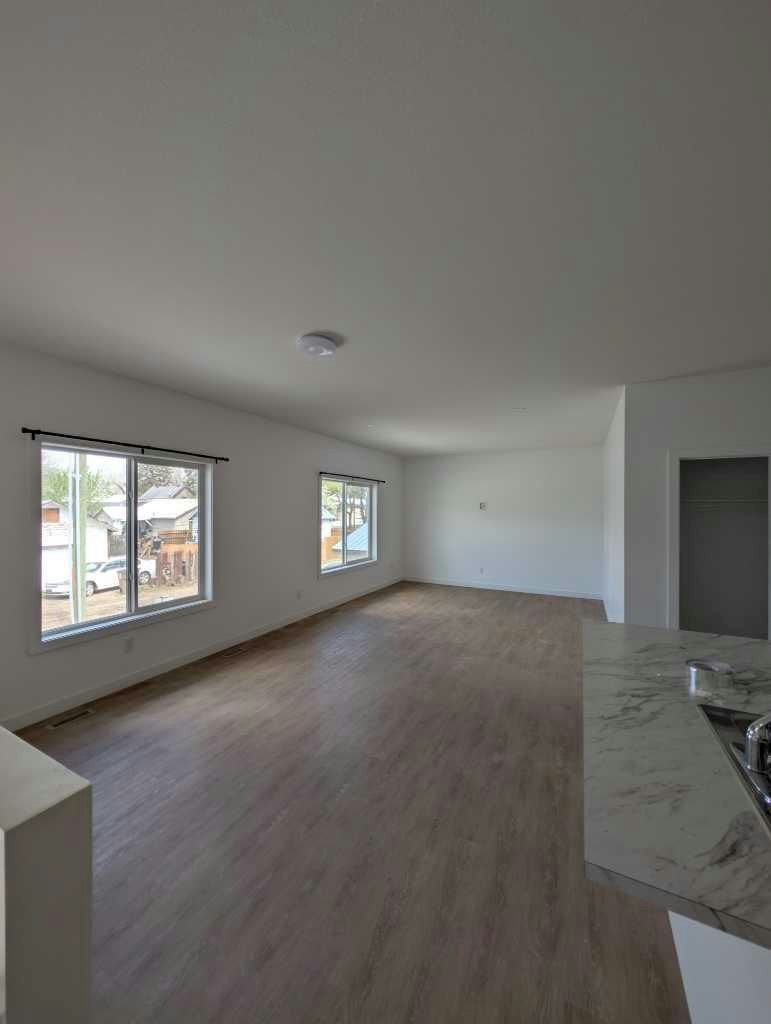 2-212 1 Avenue E, Brooks, AB, T1R 0G9 - 4