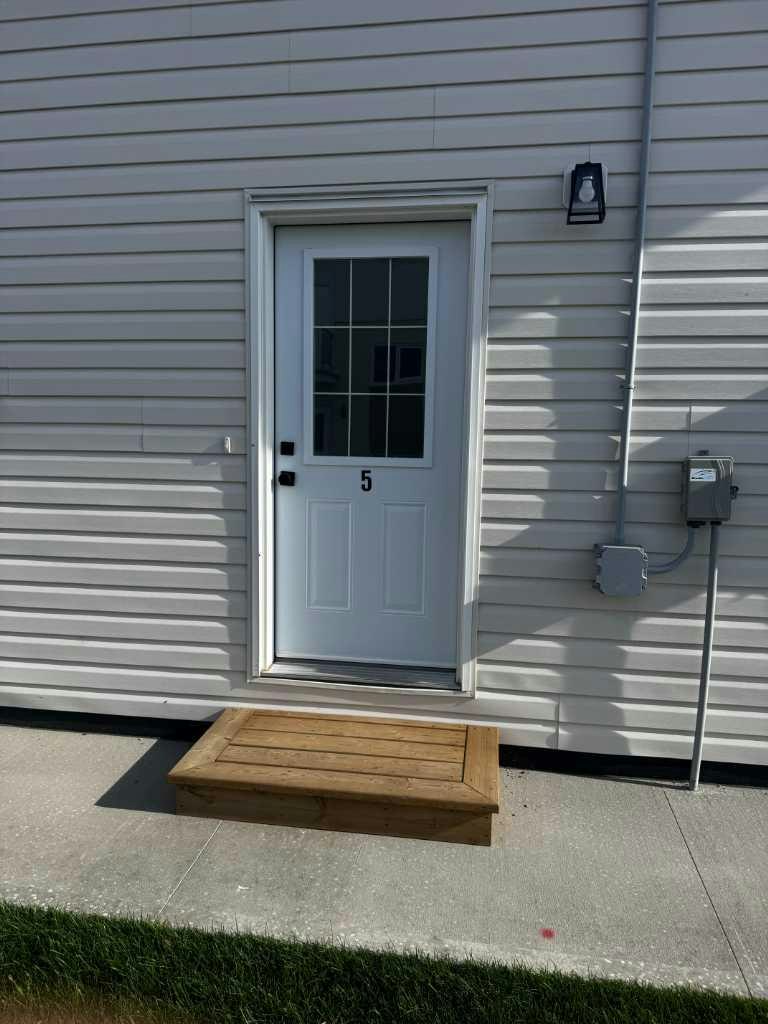 5-212 1 Avenue E, Brooks, AB, T1R 0G9