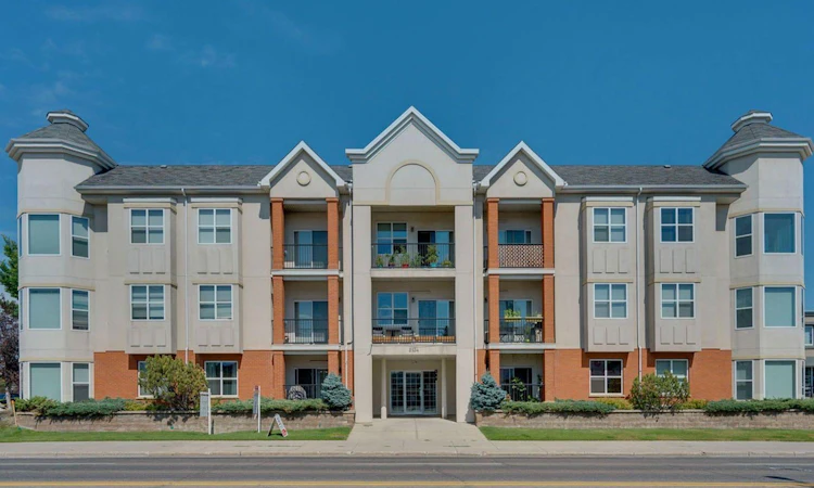 308-2134 Kensington Road NW