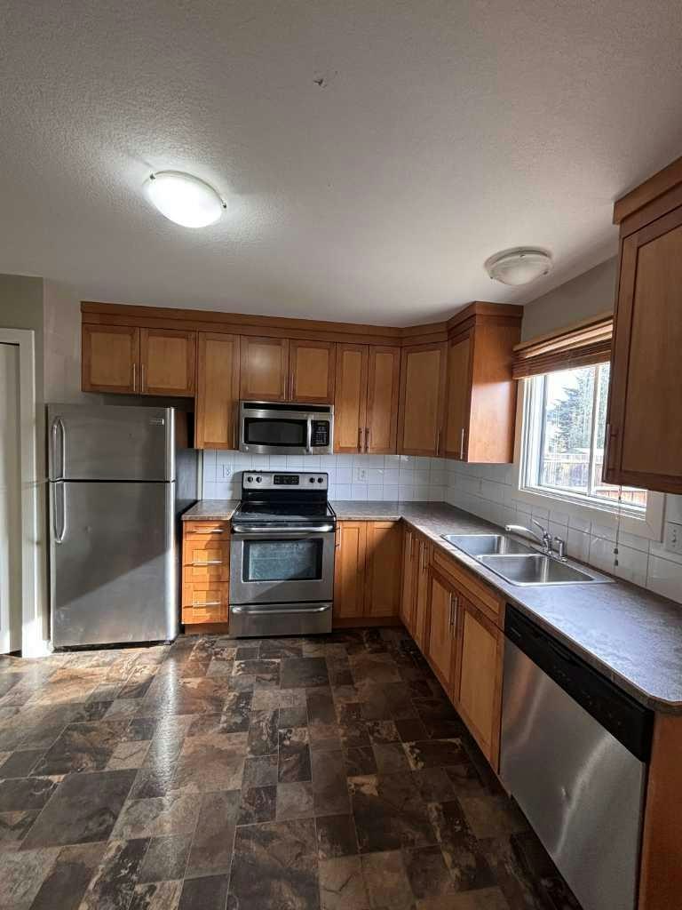 244 Mt Alderson Crescent W, Lethbridge, AB, T1K 6V8 - 4